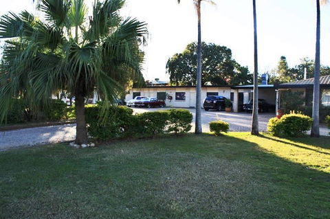 Emerald Tower Motor Inn - Mackay Tourism 1