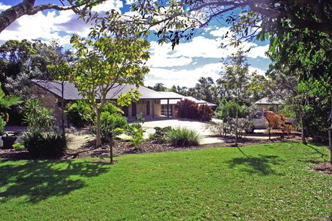 Emeraldene Inn & Eco-Lodge - Mackay Tourism 0