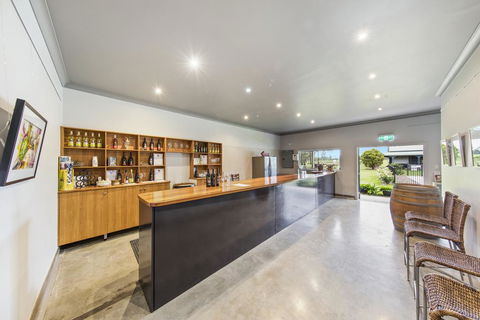 Emma's Cottage Vineyard - Mackay Tourism 1