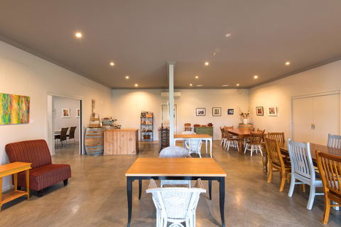 Emma's Cottage Vineyard - Mackay Tourism 0
