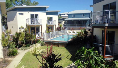 Emu's Beach Resort - Mackay Tourism 3