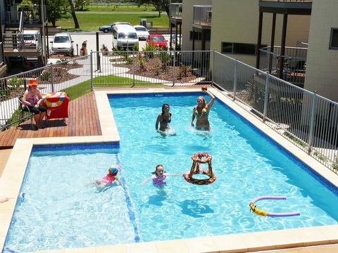 Emu's Beach Resort - Mackay Tourism 0