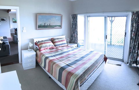 Endless Summer, 12 Stewart Street - Mackay Tourism 3