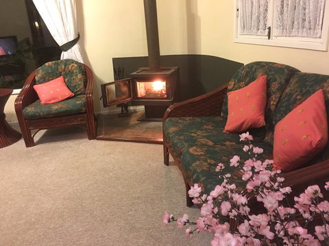 English Gardens - Garden Cottage - Mackay Tourism 3