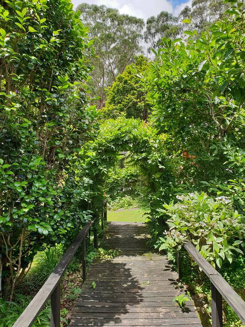 English Gardens - Garden Cottage - Mackay Tourism 0