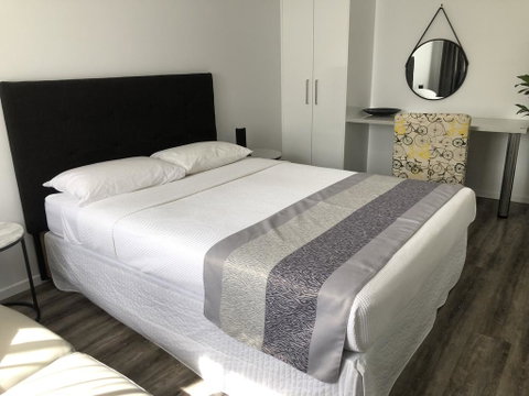 Escape On Lake - Mackay Tourism 0