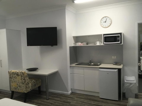 Escape On Lake - Mackay Tourism 1