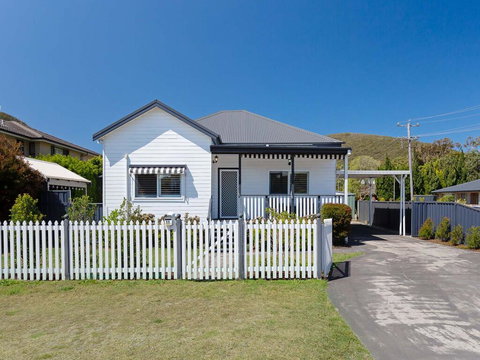 Escape To The Cottage 68 Tomaree Rd Pet Friendly And Boat Parking And WIFI - Mackay Tourism 1