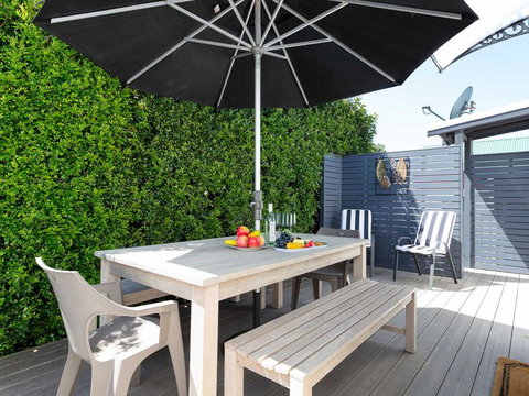 Escape To The Cottage 68 Tomaree Rd Pet Friendly And Boat Parking And WIFI - Mackay Tourism 3