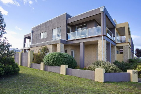 Esplanade Frontage 1-209 - Mackay Tourism 0