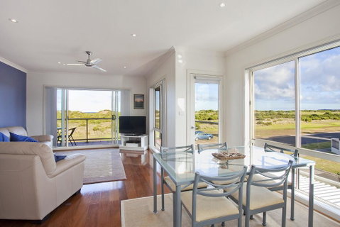 Esplanade Frontage 1-209 - Mackay Tourism 2