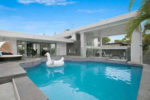 Essence Of Broadbeach - Mackay Tourism 0