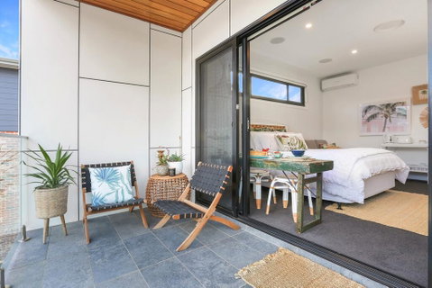 Eternity 141 - Room With Private Bathroom, Balcony Bed & Breakfast - Mackay Tourism 0