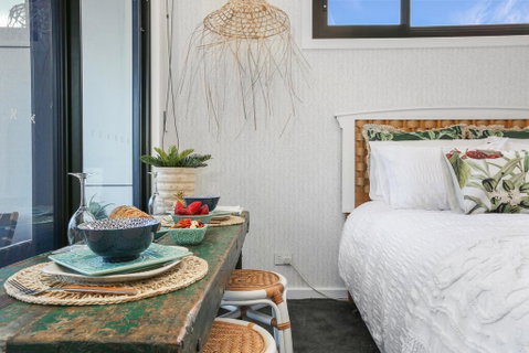 Eternity 141 - Room With Private Bathroom, Balcony Bed & Breakfast - Mackay Tourism 3