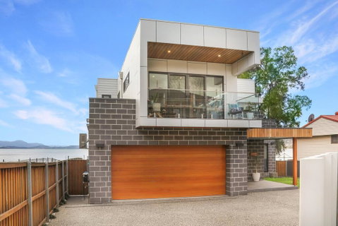 Eternity 141 - Room With Private Bathroom, Balcony Bed & Breakfast - Mackay Tourism 1