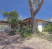 Evan's Retreat' 5 Sandy Point Road - cottage across the road from Sandy Point Beach - Mackay Tourism