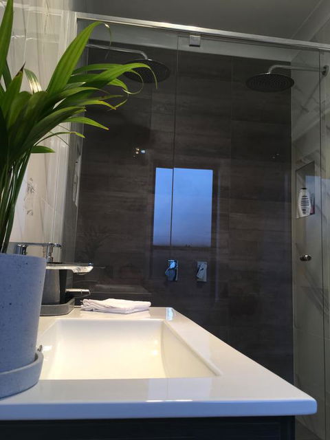 Executive Villa, Private 2 Bedroom In Ideal Location - Mackay Tourism 2