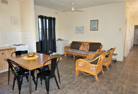 Exmouth Villas Unit 29 - Affordable 3 Bedroom Villa With A Great Location - Mackay Tourism 3