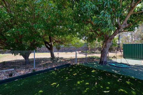Fabulously Presented Family Retreat On Bribie Island - Mackay Tourism 0