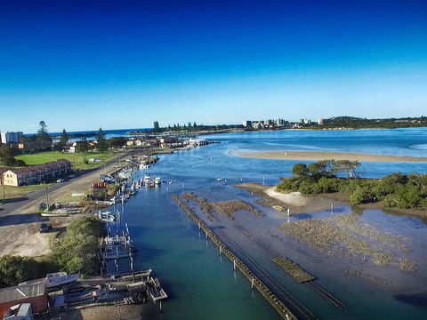 Fairholme 5, Opposite Lake - Mackay Tourism 0