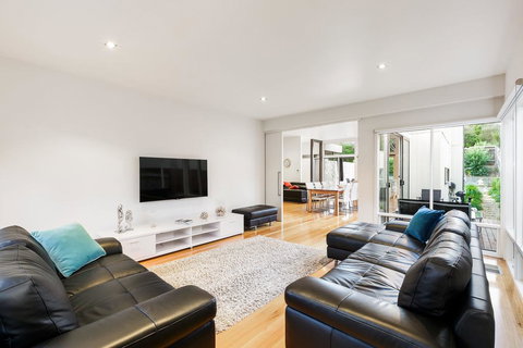 FAIRSEA RETREAT - RYE - Mackay Tourism 1