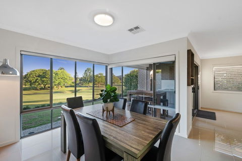 Fairway Village @ Windaroo Lakes Golf Club - Mackay Tourism 0