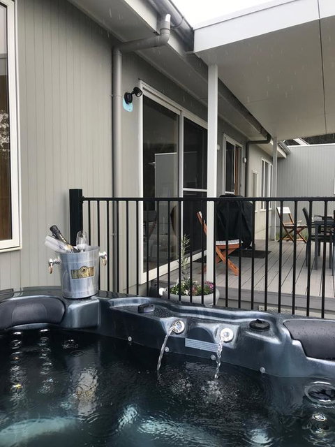 Fairwinds Tasmania - Mackay Tourism 2