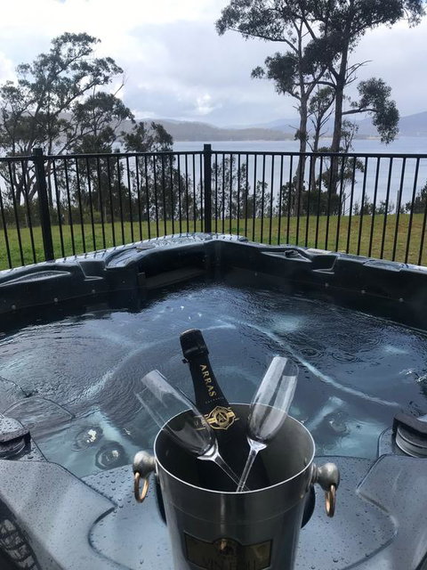 Fairwinds Tasmania - Mackay Tourism 1