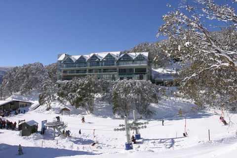 Falls Creek Country Club - Mackay Tourism 0
