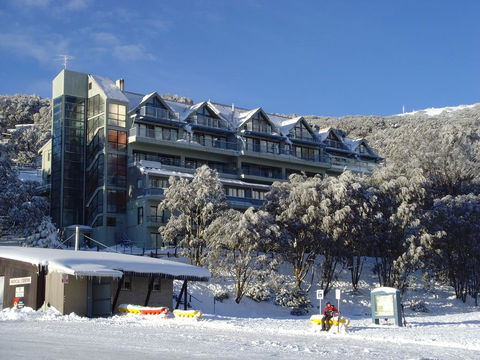 Falls Creek Country Club - Mackay Tourism 2