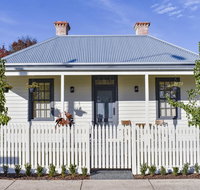 Farmers Arms Heritage Cottage - Mackay Tourism