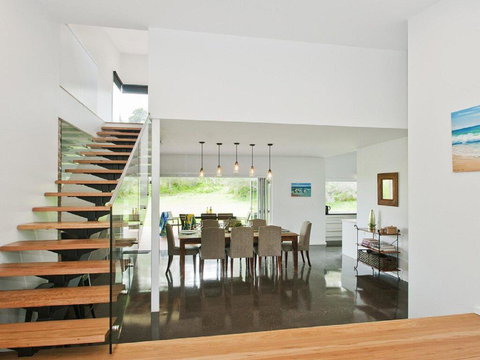 Farrant House - Modern And Contemporary - Mackay Tourism 3