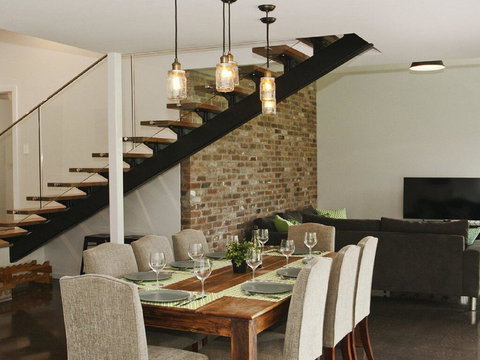 Farrant House - Modern And Contemporary - Mackay Tourism 0