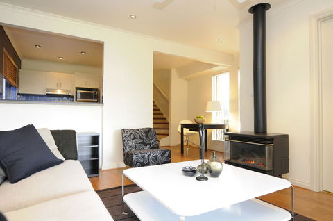 Feathers Serviced Townhouse - Mackay Tourism 1