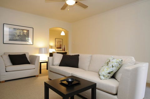Feathers Serviced Townhouse - Mackay Tourism 3