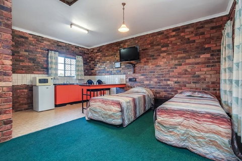 Fernvale Hotel Motel - Mackay Tourism 3