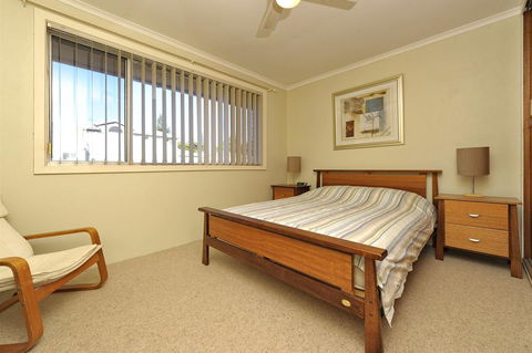Fingal Court Unit 3 - Fingal Bay - Mackay Tourism 3