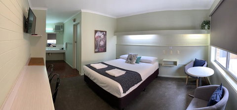 Finley Country Club Hotel Motel - Mackay Tourism 3