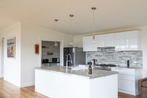 Five Bed, Five Bath, Five Star View - 2 Mins To CBD - Wentworth Estate - Mackay Tourism 2