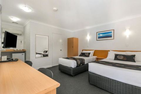 Flag Motor Lodge - Mackay Tourism 1