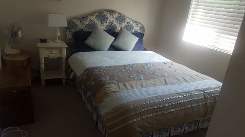 Flat In Heart Of Griffith - Mackay Tourism 1