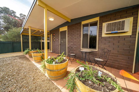 Flinders Ranges Bed And Breakfast - Mackay Tourism 0