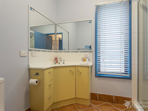 Flipper Beach House - Mackay Tourism 1
