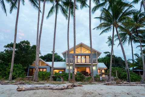 Frangipani Beach House - Newell Beach - Mackay Tourism 0