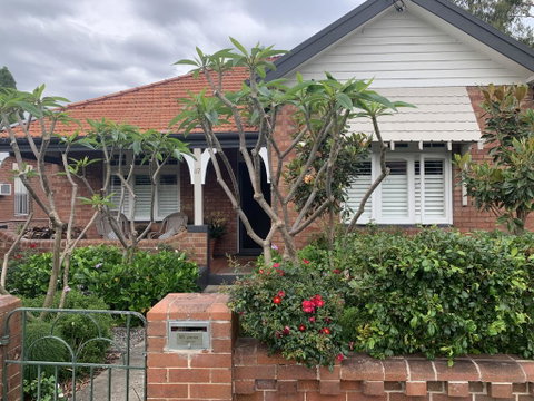Frangipani House Cooks Hill - Mackay Tourism 0