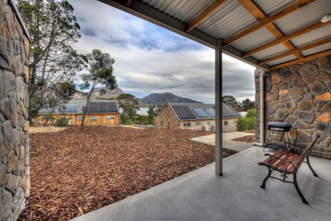 Freycinet Stone Studio 7 - Quartz - Mackay Tourism 1
