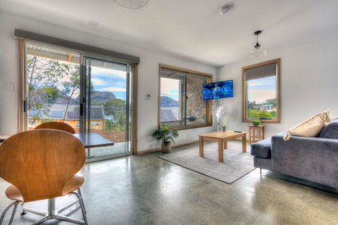 Freycinet Stone Studio 7 - Quartz - Mackay Tourism 2