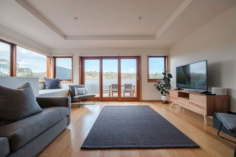 Freycinet Studios Bay - Mackay Tourism 2