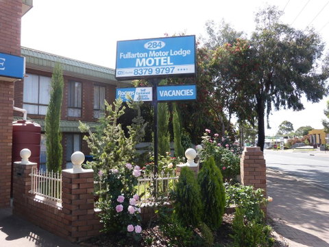 Fullarton Motor Lodge - Mackay Tourism 0