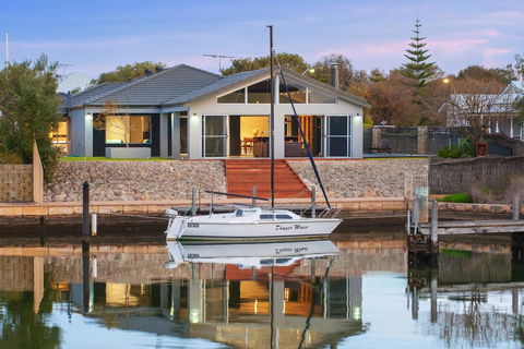Geographe House - Mackay Tourism 0